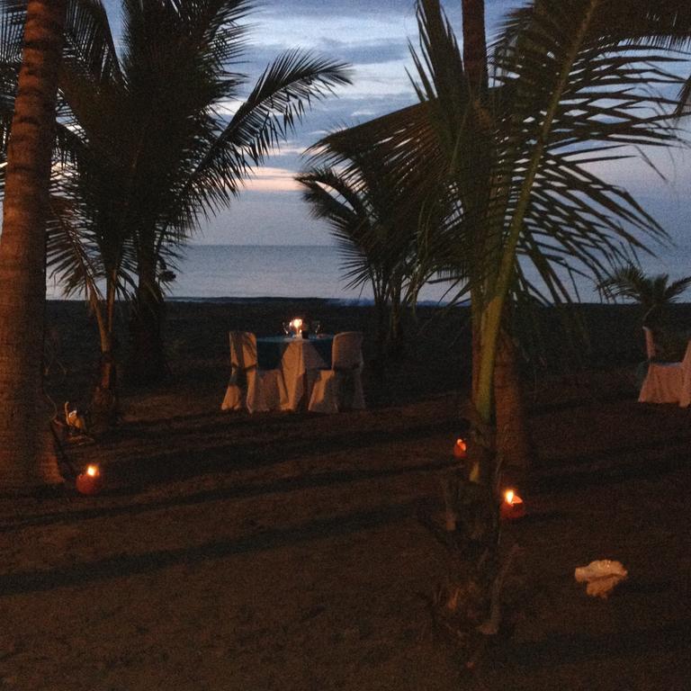 Hotel Y Restaurante Cesar Mariscos Tela Ngoại thất bức ảnh