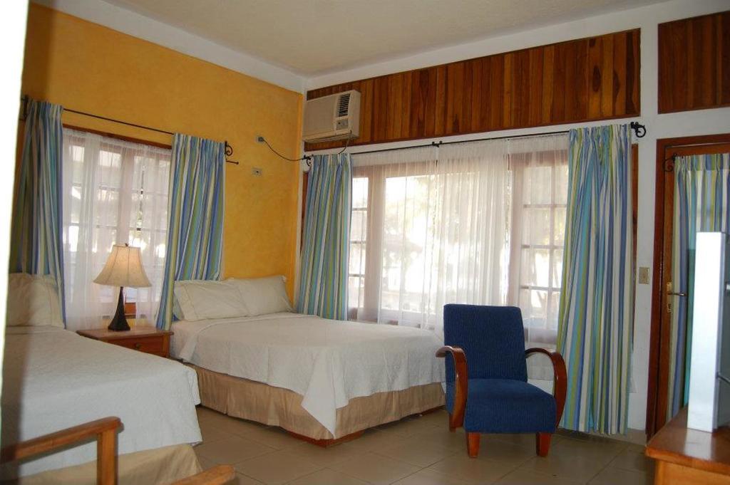 Hotel Y Restaurante Cesar Mariscos Tela Phòng bức ảnh
